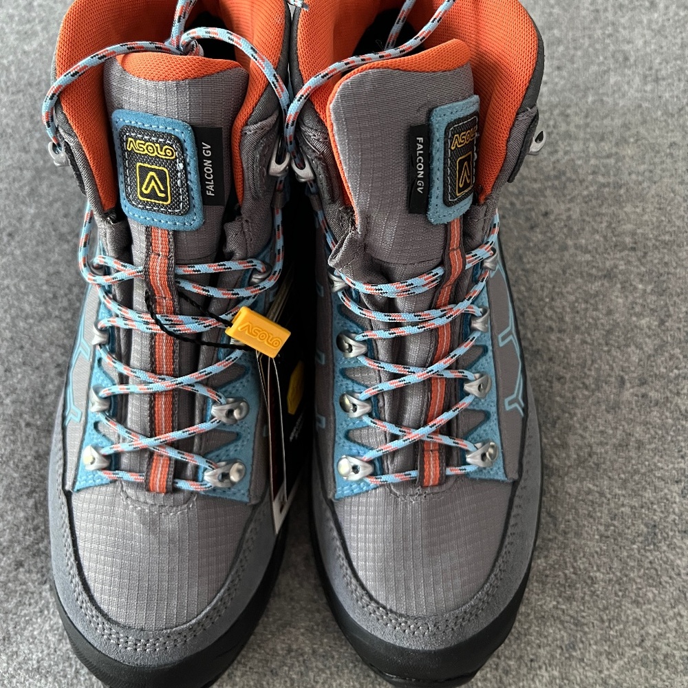 Asolo hiking boots brand new, size 6.5